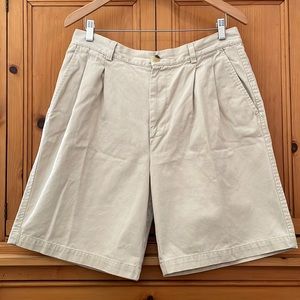 Evergreen 100% cotton shorts, pleated front, size 34 waist